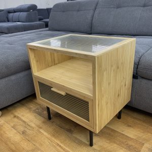 Bambusz éjjeliszekrény bordázott üveg tetőlappal és fiókfronttal – modern & természetes dizájn