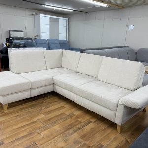 WESTHAM natúr bézs sarokkanapé – állítható ülésmélység, kihúzható ágyfunkció és ágyneműtartó