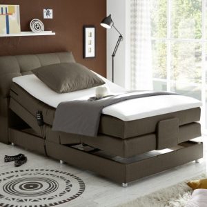 CARPINO boxspring ágy motoros állítással, topperrel és fejtámla tárolóval – szürkésbarna színben