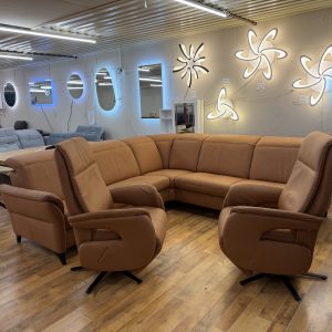 Luna prémium sarokkanapé 2 db TV-néző relax fotellel – konyak színű ökobőr kivitelben – 270×270 cm