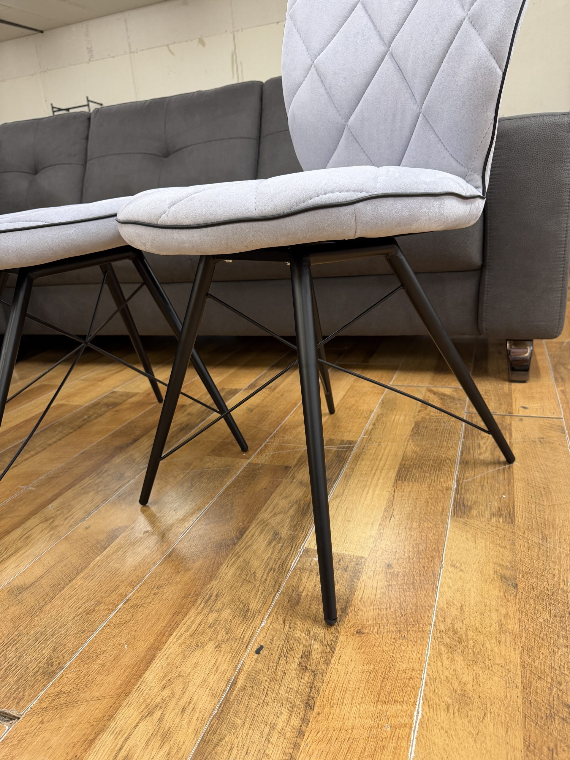Mayla modern étkezőszék acélkék színben, fekete fém lábakkal – 49 × 90 × 61 cm, 120 kg teherbírással - Image 6
